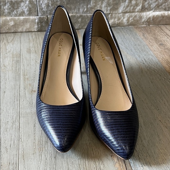 Cole Haan Shoes - Cole Haan Women's Navy Blue Textured 7” Heels Sz 6B Office Career Business Chic